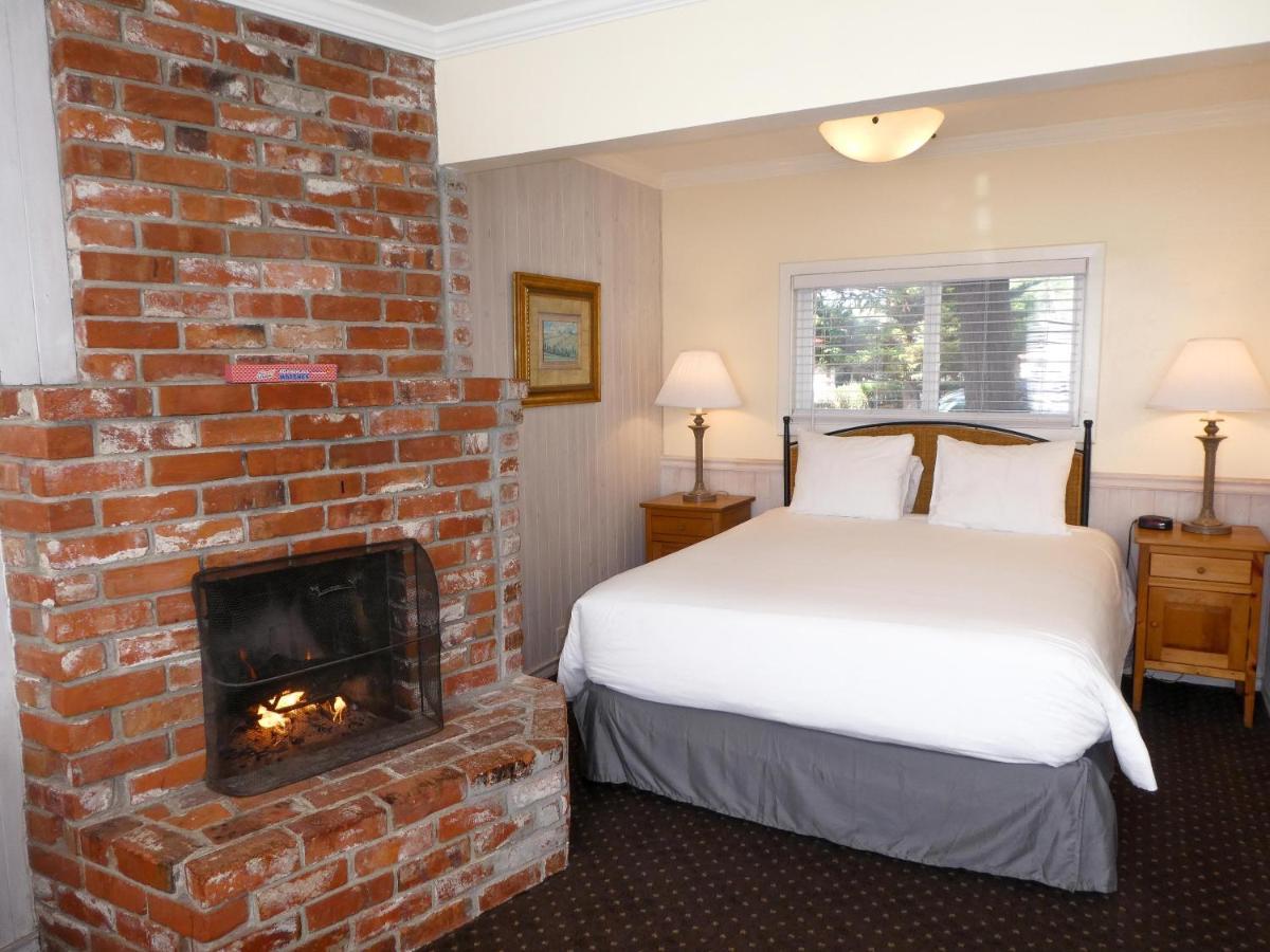 Carmel Fireplace Inn Eksteriør bilde